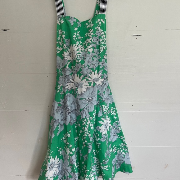 Tuckernuck Dresses & Skirts - Tuckernuck Lila flare green floral dress